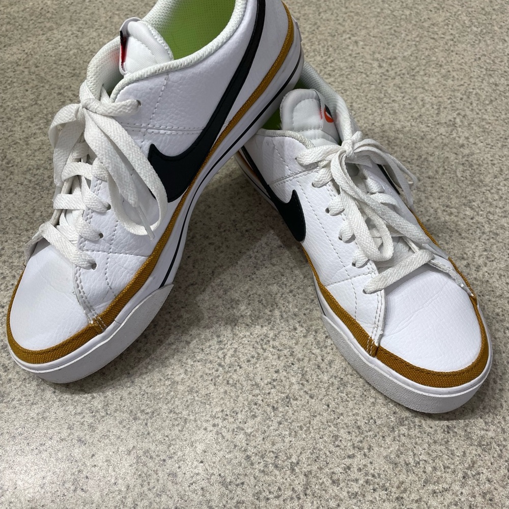 Women’s Nike Court Legacy Tennis Shoes 7.5